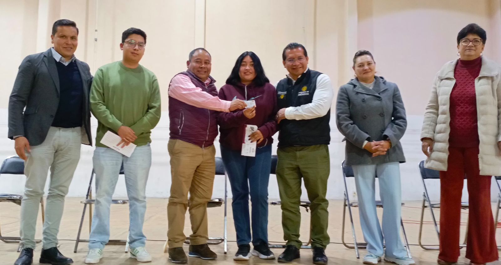 Preside Javier Rivera Bonilla entrega de tarjetas del programa 'Jóvenes Construyendo el Futuro' en Apizaco